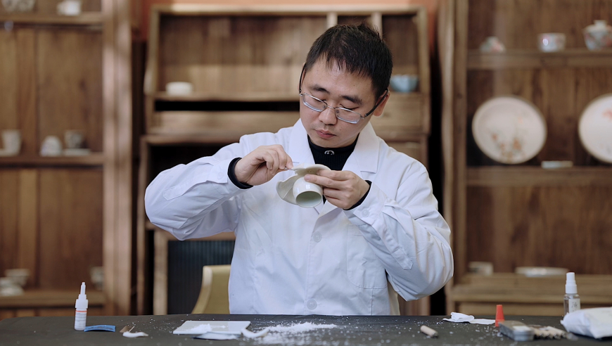卡车司机猝死 卡友护送遗体回乡,澳门天天彩资料自动更新2000年,最新核心解答落实_工具版V10.27